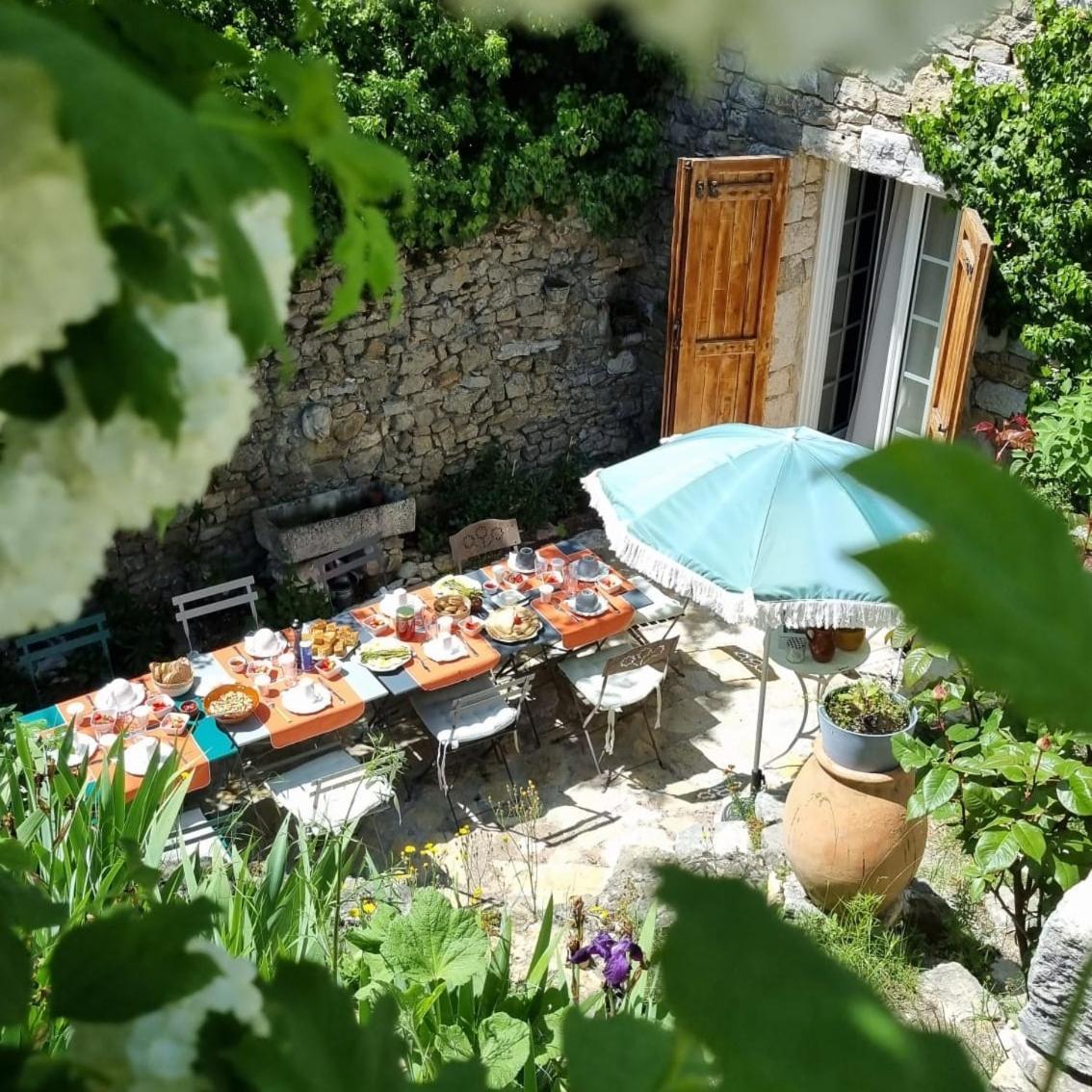 Les Roses Tremieres Bed and Breakfast Bargème Εξωτερικό φωτογραφία